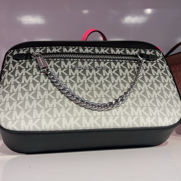 Michael Kors Jet Set Large Ombré Signature Logo EW Crossbody Body
Black 
NWT - Picture 9 of 15